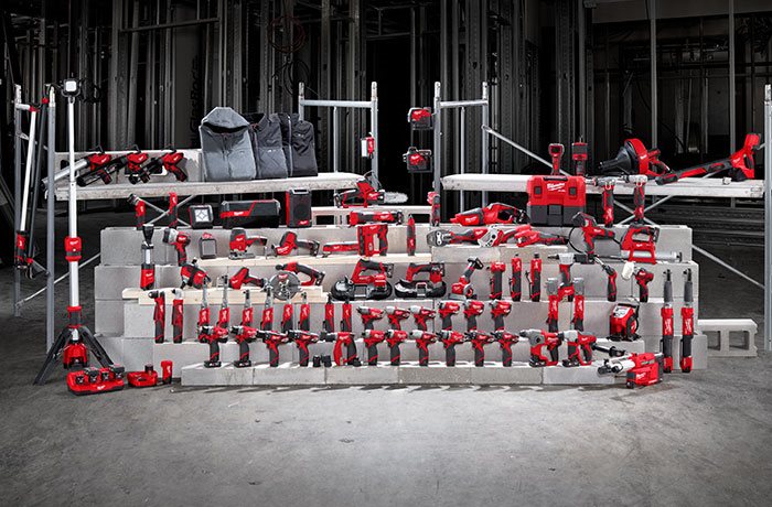 EIN AKKUSYSTEM, ÜBER 120 LÖSUNGEN